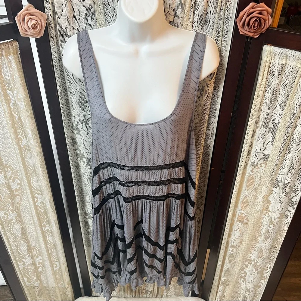 FREE PEOPLE Intimately Gray Polka Dot Lace Ruffle Tunic Mini Dress Boho Size L - Picture 2 of 7